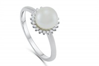 Pearl with Diamond Ring in 18K Gold