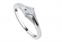 0.31ct. Diamond Solitaire Engagement Ring in 18K Gold